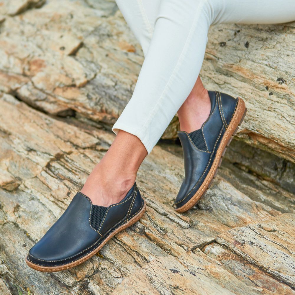 Born Mayflower II Slip-Ons Dark Brown Sequoia Product ID-79gGlSmN